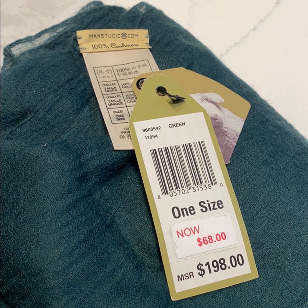 100% cashmere scarf/shawl NWT